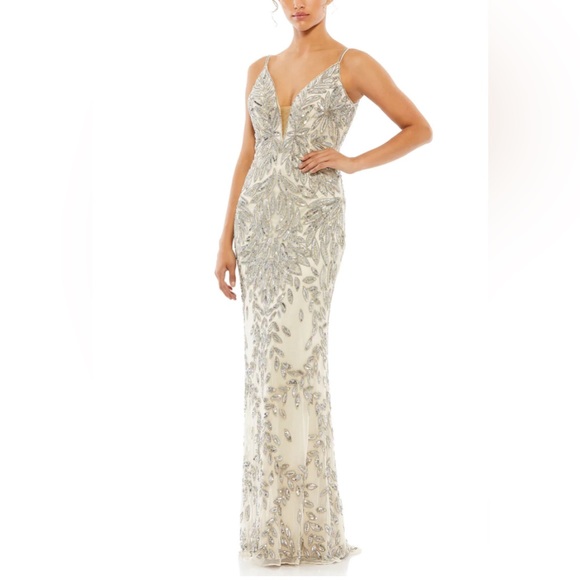 Mac Duggal Dresses & Skirts - MAC DUGGAL EMBELLISHED LEAF EVENING GOWN -SIZE 6 - SKU 6387